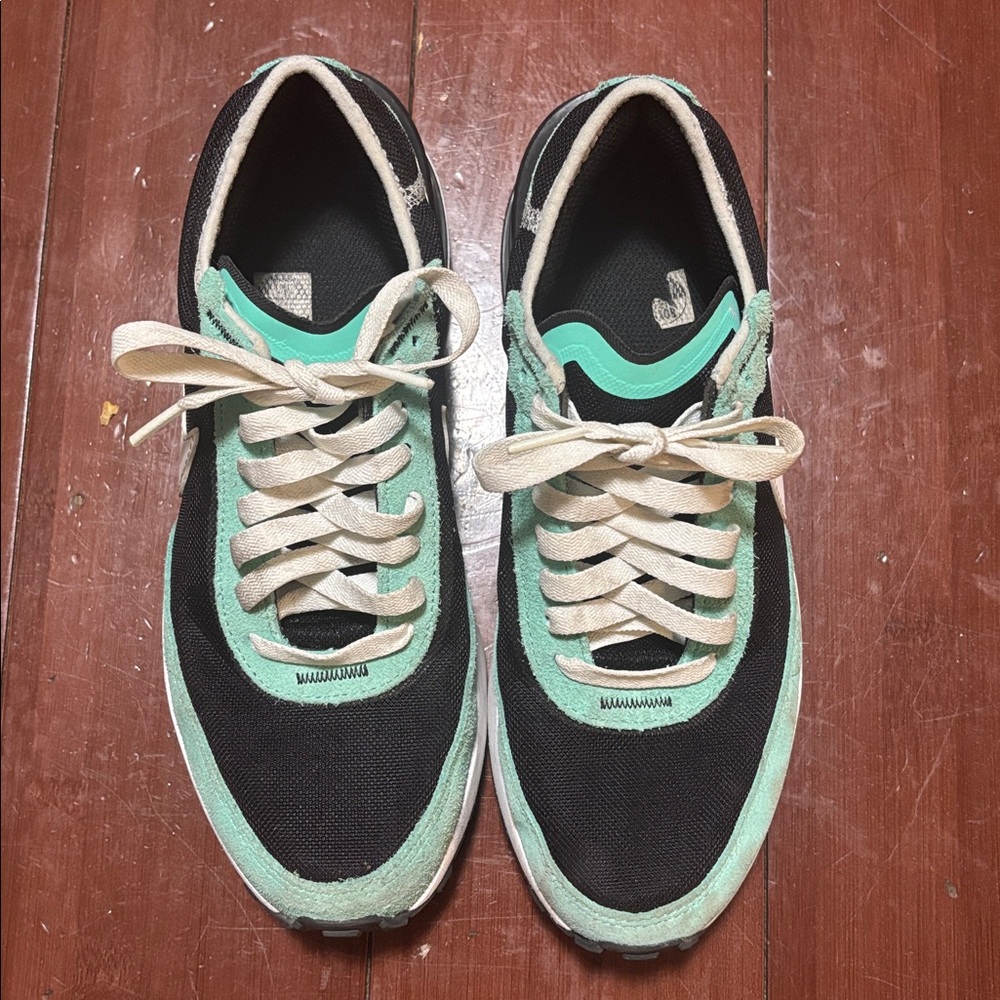 Nike Black and Mint Green Retro Runner Sneakers